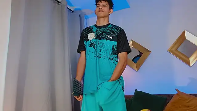 KamiSuarez online show from 02/02/26, 06:40