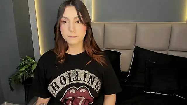 DakotaRussell  online show from 12/14/25, 12:33