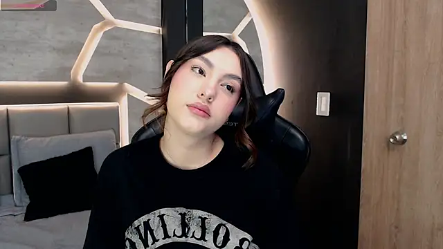 DakotaRussell  online show from 12/21/25, 01:13