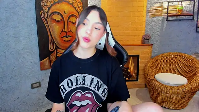 Snapshot of DakotaRussell_ chatting on 10/28/25, 11:09 DakotaRussell online show from 10/28/25, 11:09