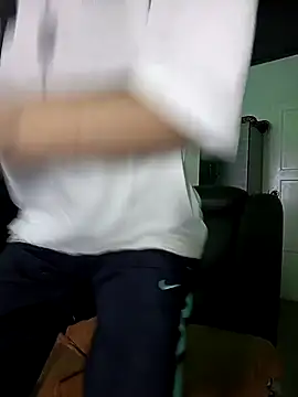 Snapshot of Aron_Jones_ chatting on 10/29/25, 09:25 Aron Jones  online show from 10/29/25, 09:25