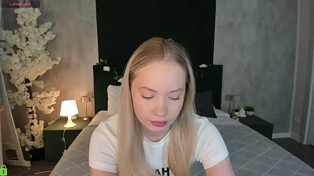 Melanie Ryer online show from 12/15/25, 12:38