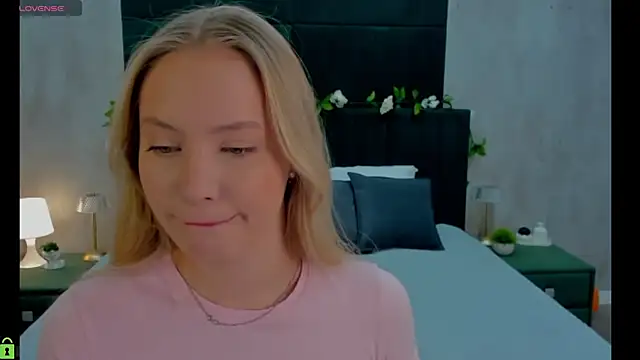 Melanie Ryer online show from 11/26/25, 01:05