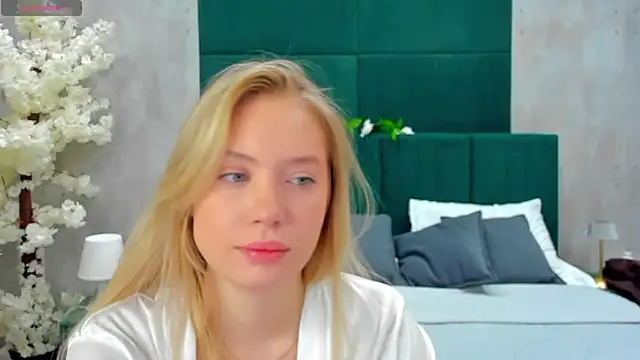 Melanie Ryer online show from 11/18/25, 01:10