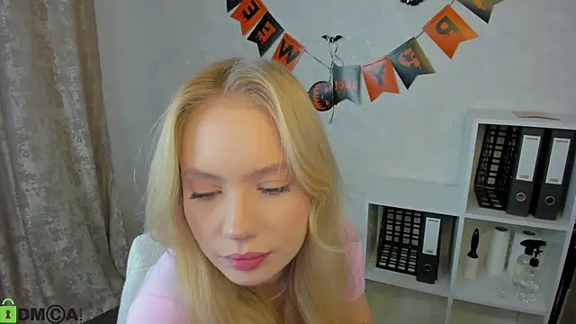 Snapshot of Melanie_Ryer chatting on 10/29/25, 01:26 Melanie Ryer online show from 10/29/25, 01:26