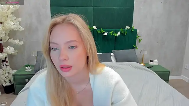 Melanie Ryer online show from 11/11/25, 01:22