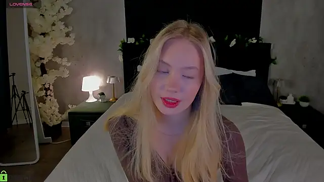 Melanie Ryer online show from 11/29/25, 11:27