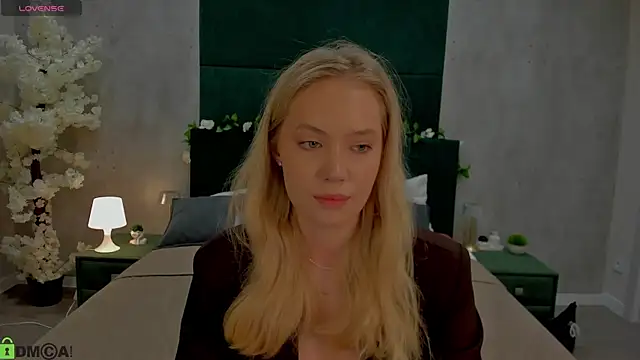 Melanie Ryer online show from 11/28/25, 12:55