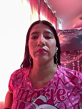 Snapshot of scarlethsb33 chatting on 11/04/25, 12:31 scarlethsb33 online show from 11/04/25, 12:31