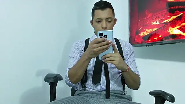 Snapshot of Mike_Fetiche chatting on 11/17/25, 03:21 Mike Fetiche online show from 11/17/25, 03:21