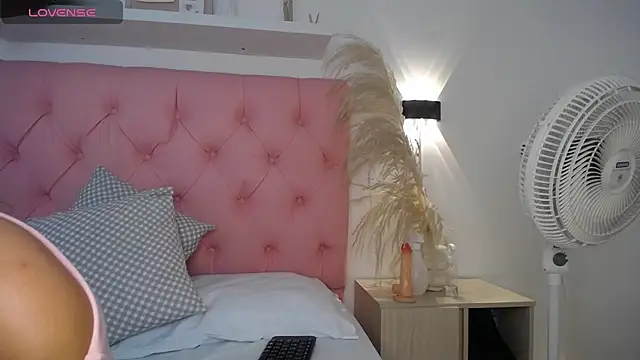 Snapshot of victoria_243 chatting on 12/03/25, 07:41 victoria 243 online show from 12/03/25, 07:41