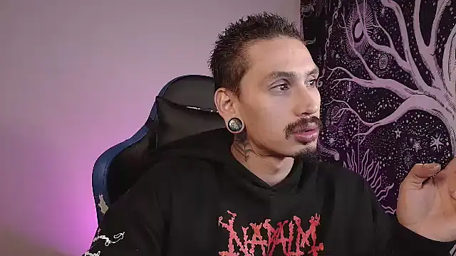 Snapshot of mateos6_6 chatting on 11/26/25, 02:44 mateos6 6 online show from 11/26/25, 02:44