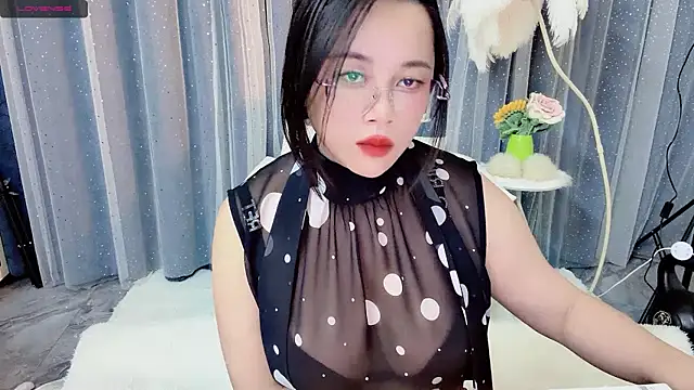 Snapshot of May-899 chatting on 12/17/25, 01:38 May-899 online show from 12/17/25, 01:38