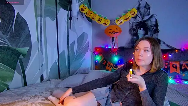 Snapshot of R_I_N_A chatting on 11/02/25, 01:54 R I N A online show from 11/02/25, 01:54