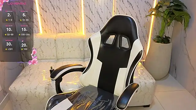 Nikka Tx online show from 11/21/25, 03:11