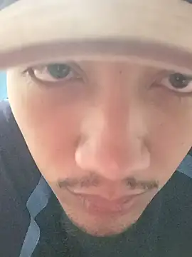 Snapshot of Andres_-suarez chatting on 10/28/25, 06:01 Andres -suarez online show from 10/28/25, 06:01