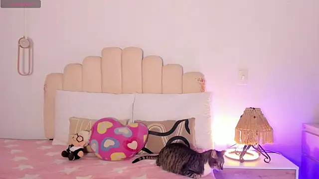 Manelyk  moon online show from 11/20/25, 09:15