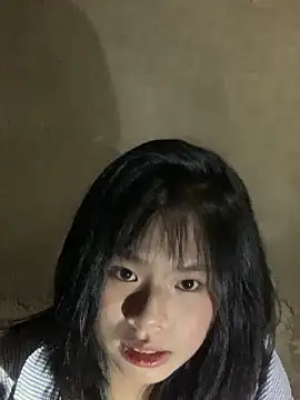 Snapshot of huttonmay358 chatting on 10/29/25, 02:05 huttonmay358 online show from 10/29/25, 02:05