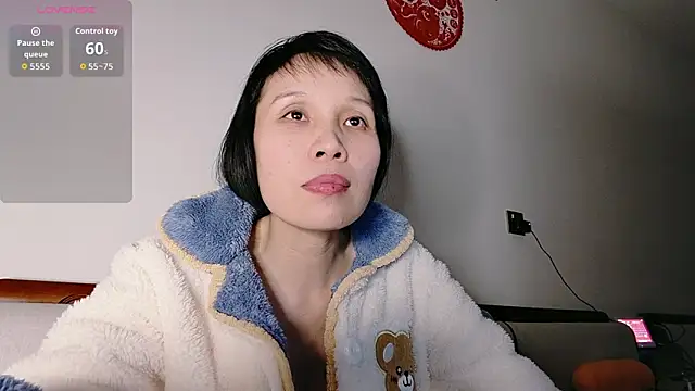 Snapshot of Yan61 chatting on 10/31/25, 09:50 Yan61 online show from 10/31/25, 09:50