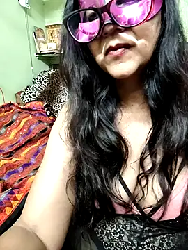 Snapshot of LOVE__RANI chatting on 07/14/26, 07:31 LOVE RANI online show from 07/14/26, 07:31