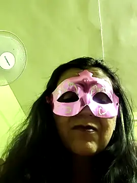 Snapshot of LOVE__RANI chatting on 06/18/26, 06:57 LOVE RANI online show from 06/18/26, 06:57