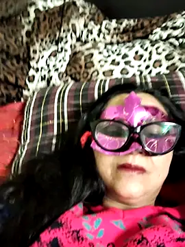 Snapshot of LOVE__RANI chatting on 12/21/25, 07:04 LOVE RANI online show from 12/21/25, 07:04