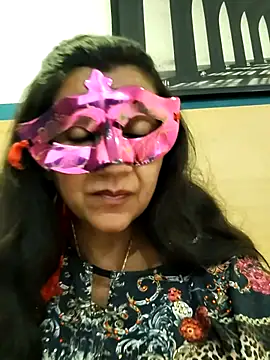 Snapshot of LOVE__RANI chatting on 12/22/25, 11:27 LOVE RANI online show from 12/22/25, 11:27