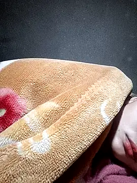 yoyo-mi online show from 12/17/25, 01:27