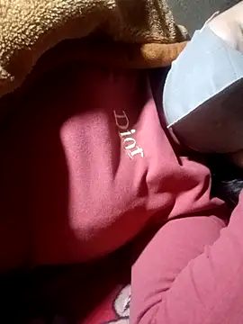 yoyo-mi online show from 11/25/25, 03:29