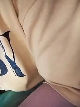 -Hazel-123 online show from 12/17/25, 02:49