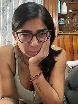 Snapshot of solmorochia chatting on 12/18/25, 02:27 solmorochia online show from 12/18/25, 02:27