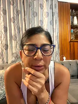 Snapshot of solmorochia chatting on 11/28/25, 03:07 solmorochia online show from 11/28/25, 03:07