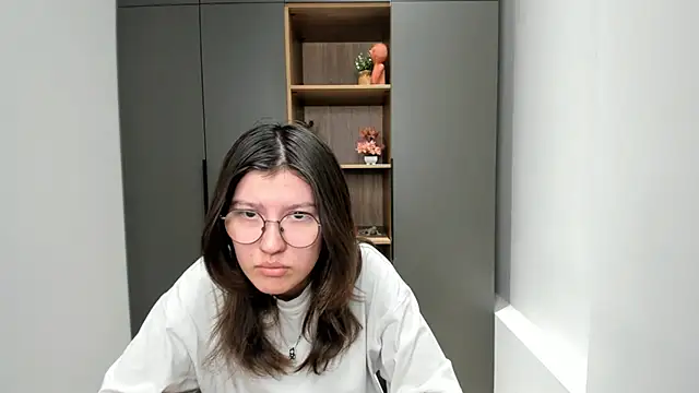 Snapshot of VickieChantos chatting on 10/29/25, 04:44 VickieChantos online show from 10/29/25, 04:44