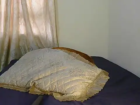 SexyBubbles22 online show from 11/05/25, 03:15