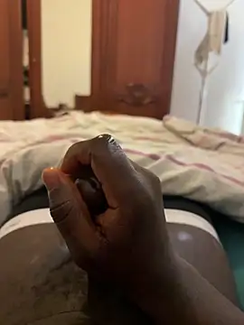 Snapshot of beaucouphethf chatting on 02/13/26, 11:49 beaucouphethf online show from 02/13/26, 11:49