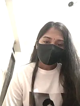 Green LaDY66 online show from 12/14/25, 03:17