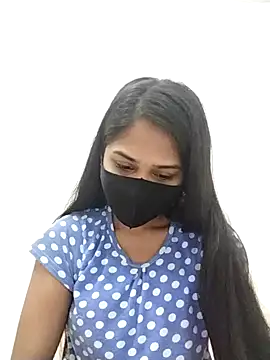 Green LaDY66 online show from 11/17/25, 06:34