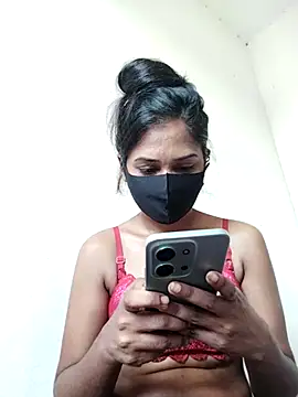 Green LaDY66 online show from 10/31/25, 04:53