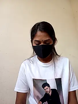 Green LaDY66 online show from 11/03/25, 03:45