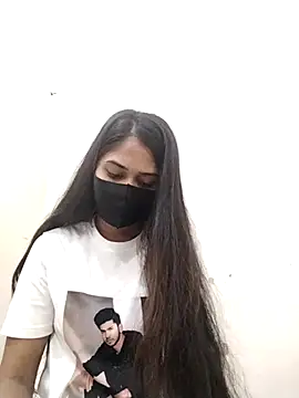 Green LaDY66 online show from 11/13/25, 07:45