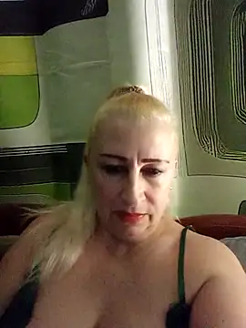 Esenia505 online show from 11/18/25, 02:42