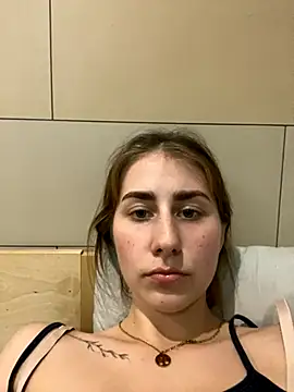 Snapshot of Aliccaa chatting on 10/28/25, 06:29 Aliccaa online show from 10/28/25, 06:29