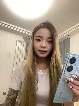 Snapshot of LX125216 chatting on 10/28/25, 05:23 LX125216 online show from 10/28/25, 05:23