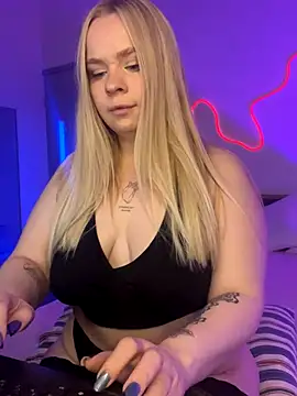 LisaCandy1 online show from 12/03/25, 04:39