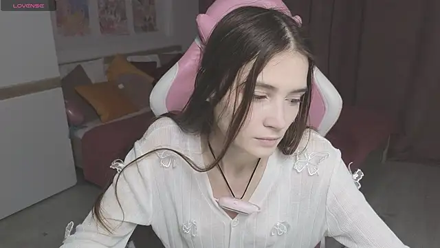 Hana Flo  online show from 11/17/25, 01:15