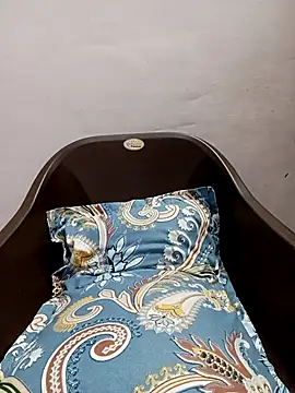 Snapshot of Nikhil_Luv chatting on 10/28/25, 05:01 Nikhil Luv online show from 10/28/25, 05:01