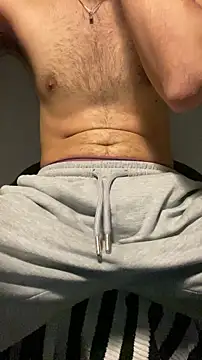 Snapshot of ozysboy chatting on 11/05/25, 05:05 ozysboy online show from 11/05/25, 05:05