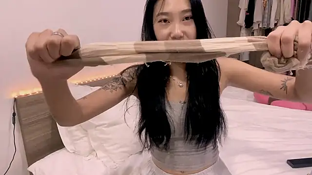 LizParadiz online show from 10/29/25, 11:31