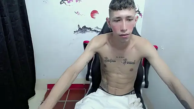 Snapshot of The_latin_boy chatting on 10/28/25, 07:13 The latin boy online show from 10/28/25, 07:13