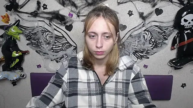 TracyLll online show from 11/11/25, 01:50